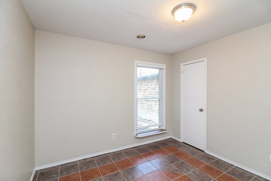 Building Photo - 6419 Twin Spruce Ct