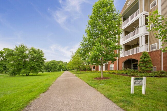 Building Photo - Beautiful Lenox Creekside Condo in Antioch
