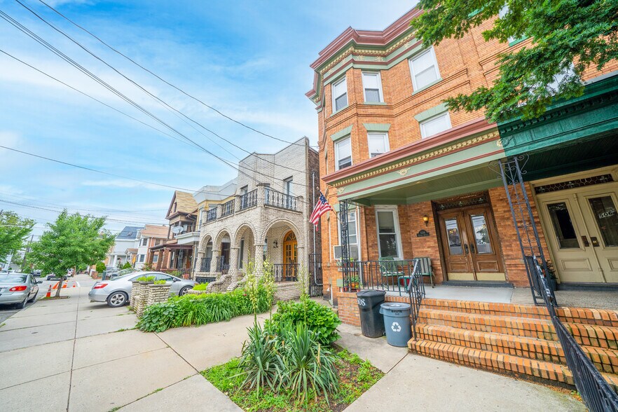 Building Photo - 508 Hudson Ave