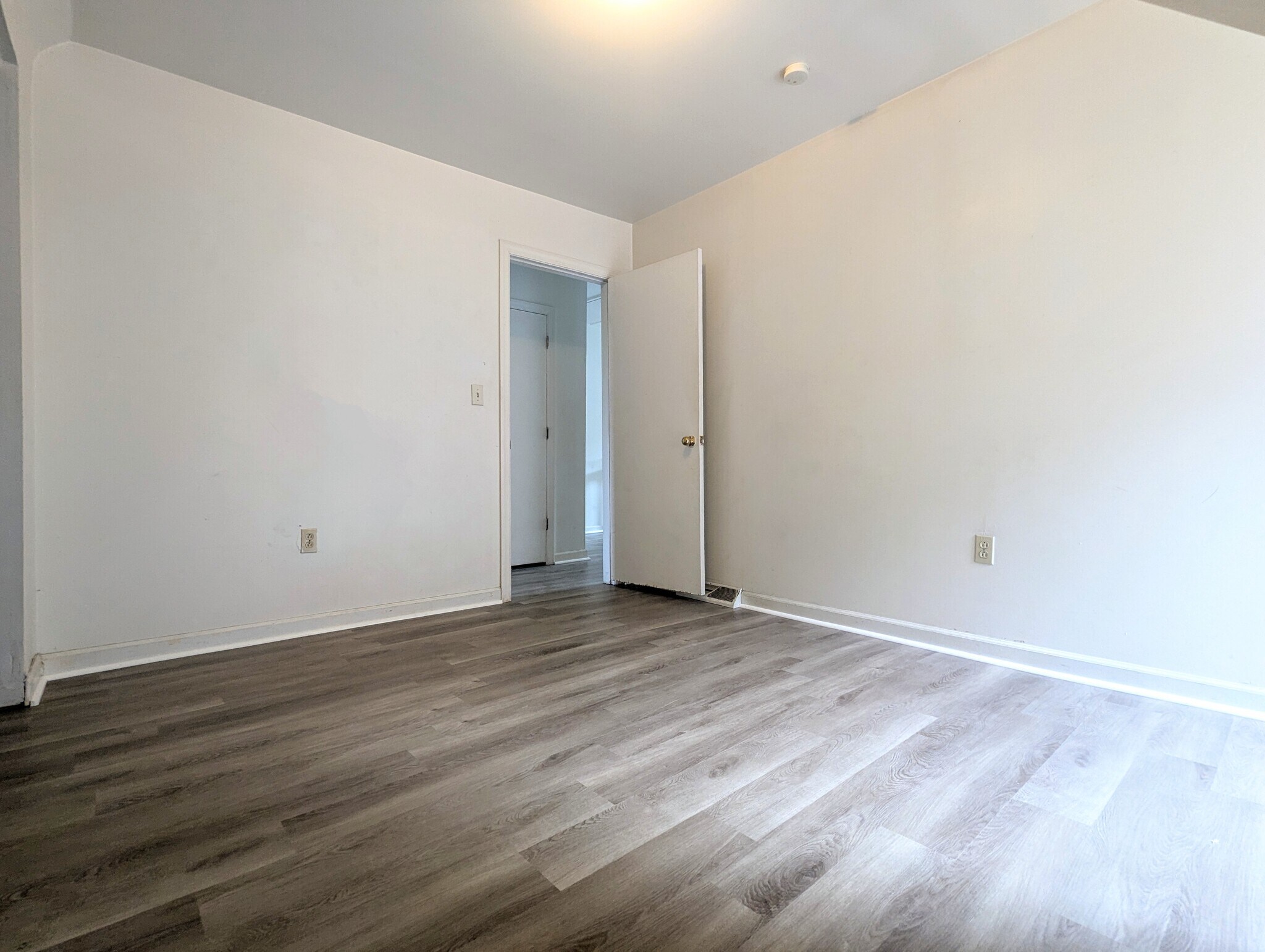 Building Photo - 5552 Black St