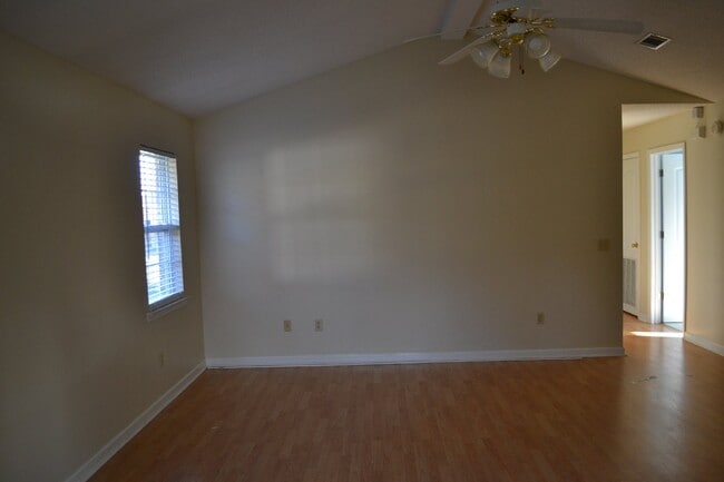 Building Photo - Home For Rent