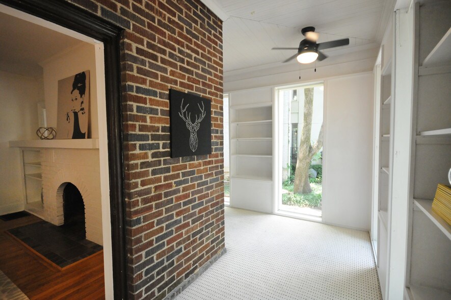 ***AVAILABLE JUNE 1*** - 861 Durant Pl NE