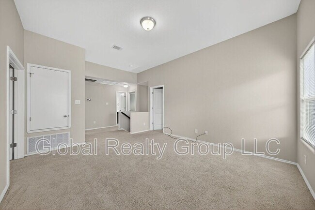 Building Photo - 10405 Macarthur Way