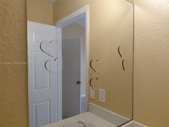 Building Photo - 83 NE 13th Ave