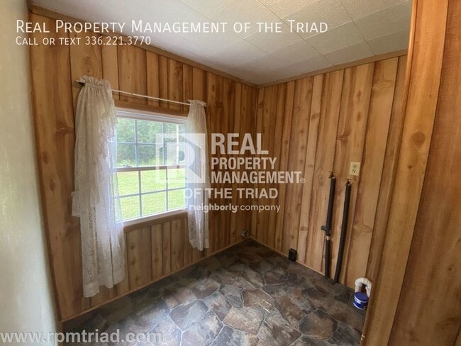 Building Photo - 2BR/1BA in Hamptonville on about 2 acres