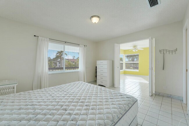 Building Photo - 13679 Date Palm Ct