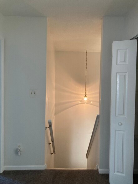 Stairs - 2022 Oak Park Ln