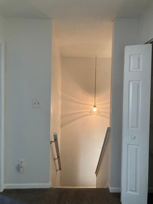 Stairs - 2022 Oak Park Ln