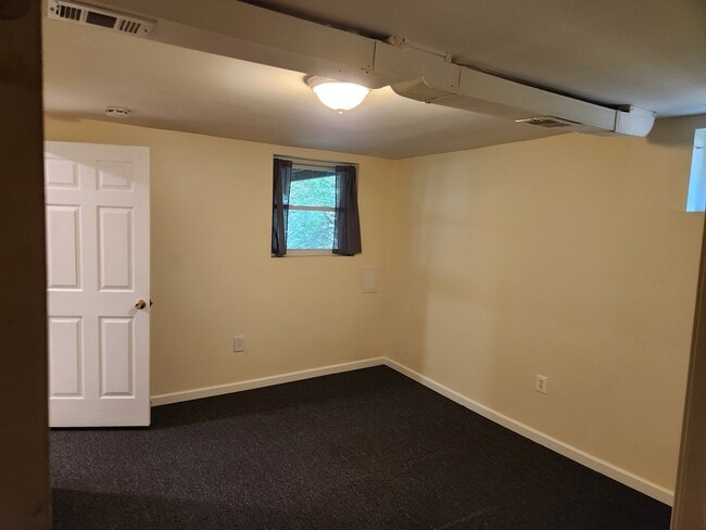 Building Photo - 925 N Montana St