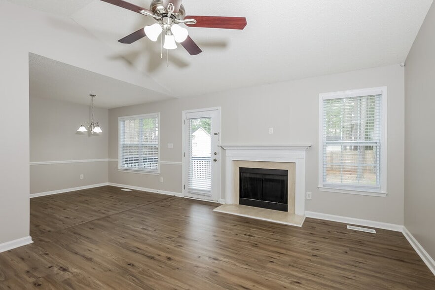 Building Photo - 240 Wood Green Dr