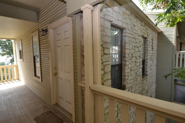 Building Photo - 4401 Speedway- Free Cable and Internet-Available for August!