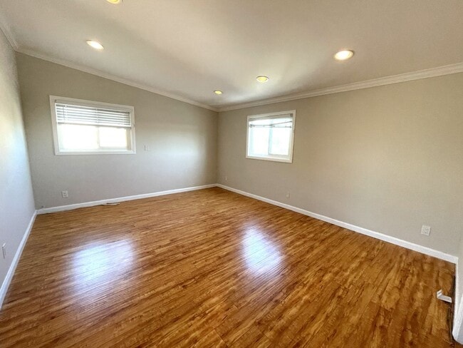 Building Photo - 1967 Plaza del Amo Plz