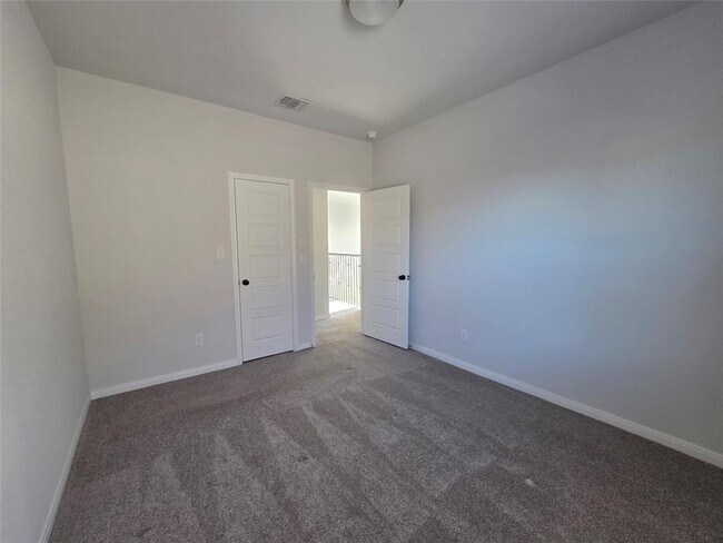 Building Photo - 221 Bauer Lp