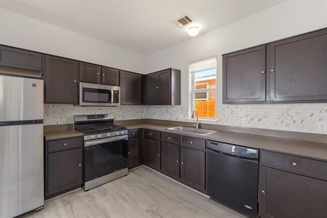 Building Photo - 4500 Senda Ln
