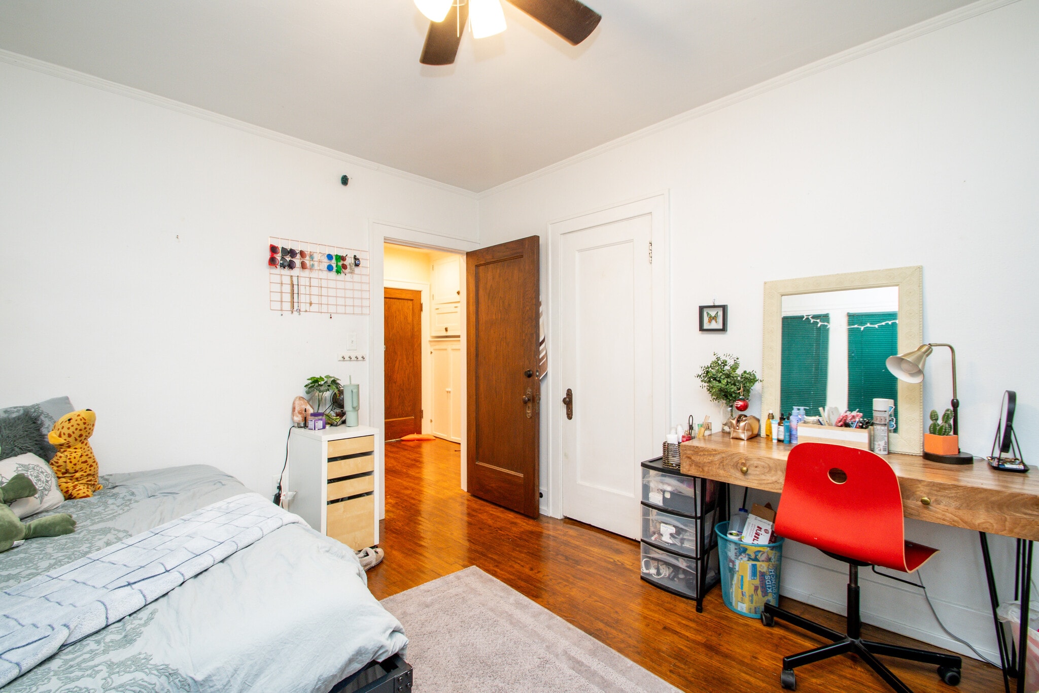 Building Photo - 1411 W Barker Ave