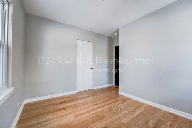 Building Photo - 3303 Division St