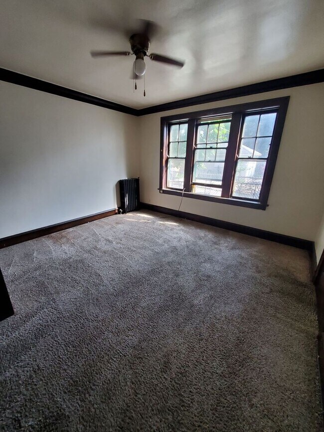 Interior Photo - 831 College Ave