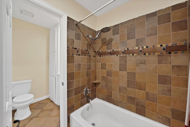 Building Photo - 2303 Park Hill Dr