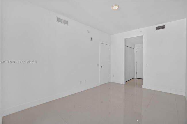 Building Photo - 2960 NE 207th St