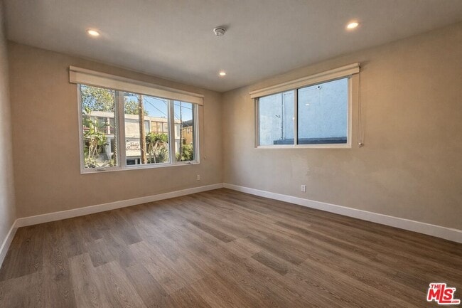 Building Photo - 1427 N Vista St