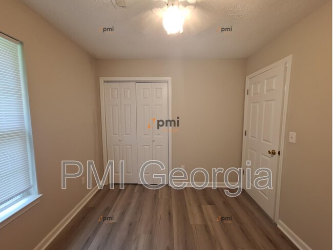 Building Photo - 8170 Autumn Green Dr