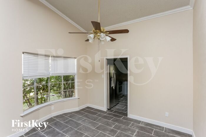 Building Photo - 7355 Greenacres Dr