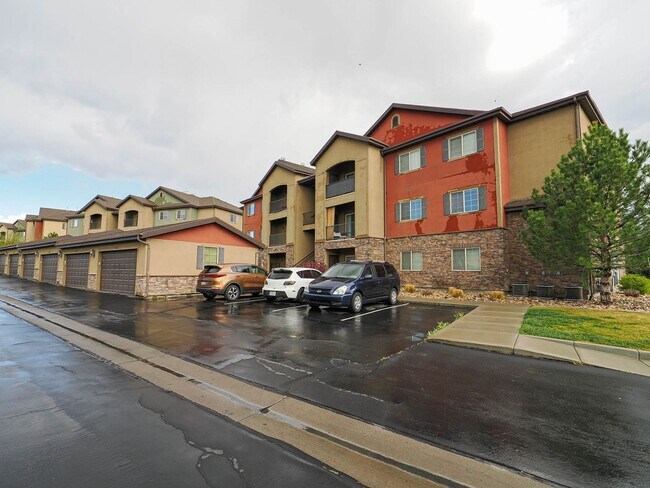 Building Photo - 3 Bedroom, 2 Bathroom Condo