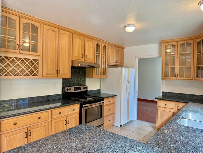 Building Photo - $4,100 - GORGEOUS 4 BEDROOM UNION CITY HOME