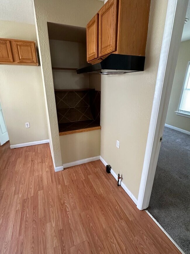 Building Photo - 2 bed 1 bath