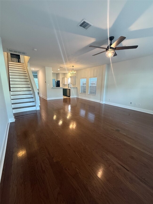 Building Photo - 609 W 20th St