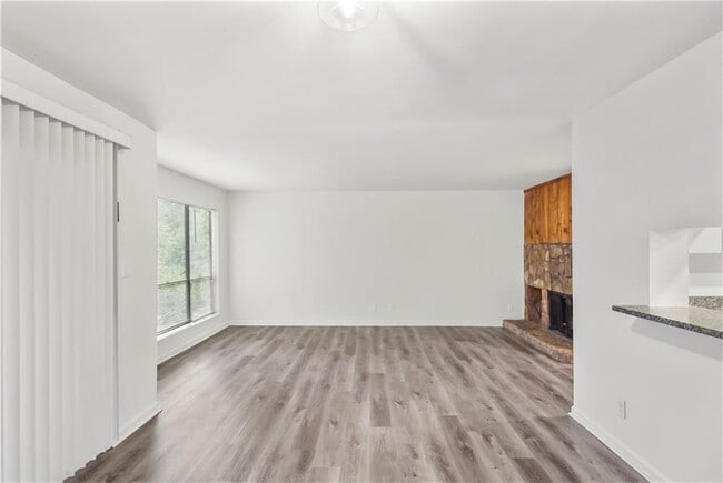 Building Photo - 4705 Mariners Dr