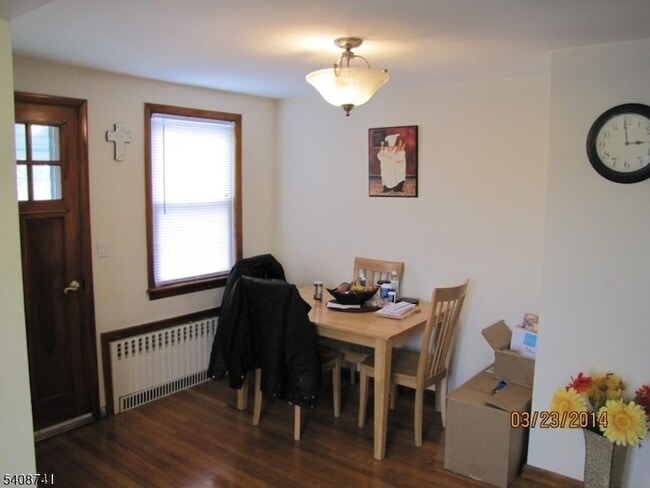 Building Photo - 298 Luddington Ave