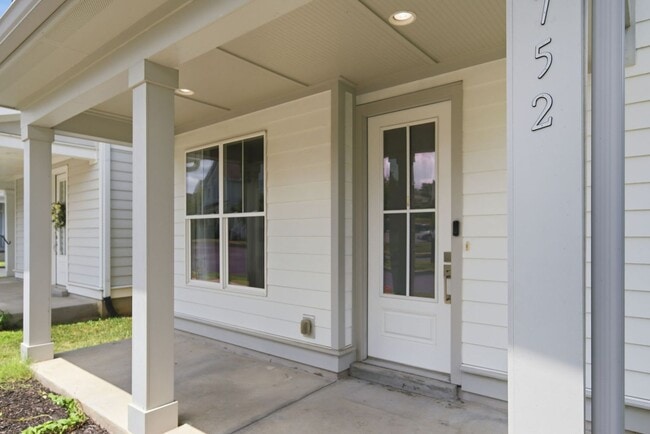 Building Photo - East Nashville Dream Rental