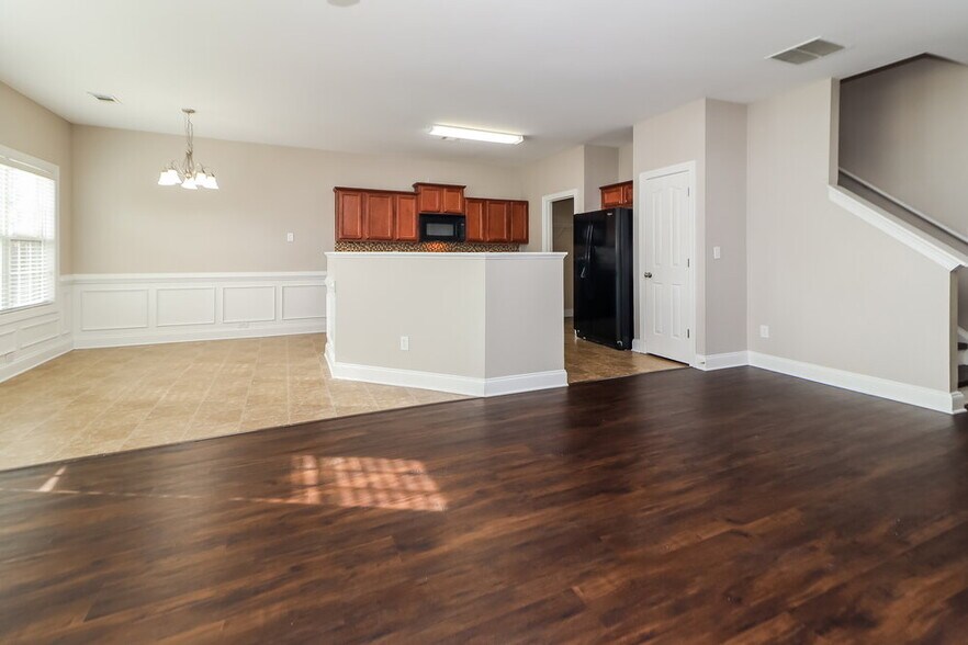Building Photo - 5331 Apple Grove Rd NE