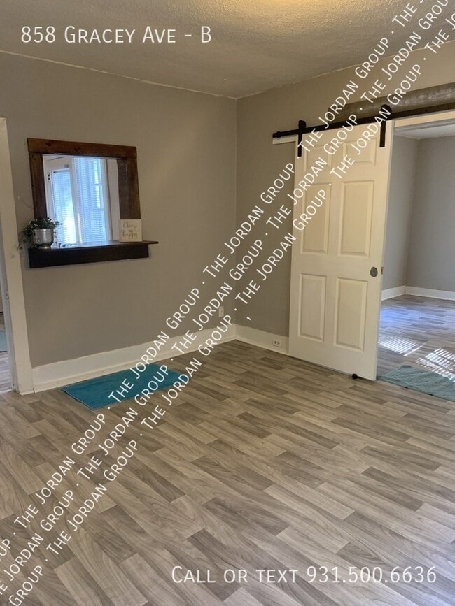 Building Photo - 858 Gracey Ave