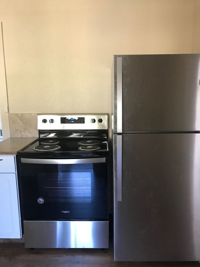 Building Photo - Country Living