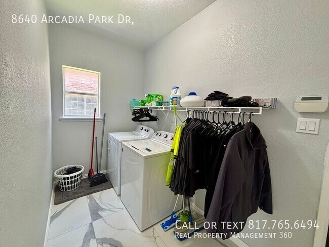 Building Photo - 8640 Arcadia Park Dr