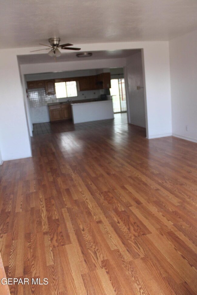 Building Photo - 3221 Monroe Ave