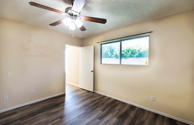 Building Photo - Charming 5-Bedroom Pool Home in Prime Tempe Location