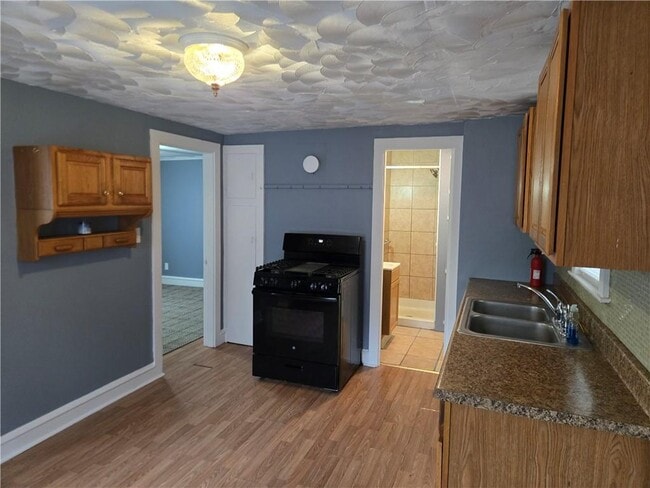 Building Photo - 36 Crawford St