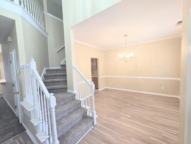 Building Photo - 1009 Friar Tuck Ct