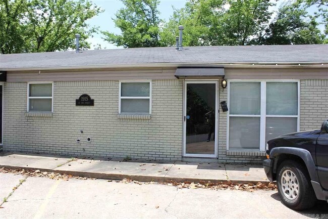 Primary Photo - 1915 W 2nd St