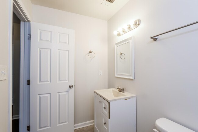 Building Photo - 6923 Parkbrook Ln