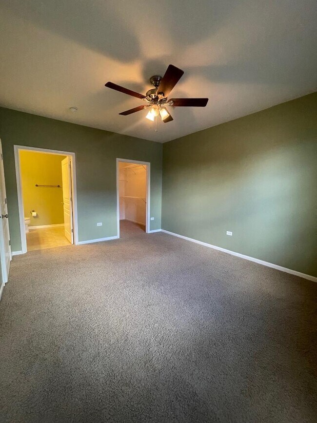 Building Photo - 2250 Aurora Dr