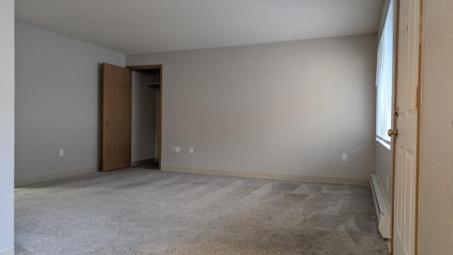 Building Photo - 926 N 95th St