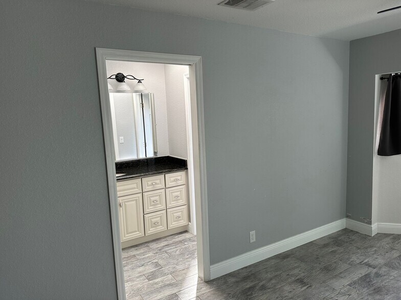 Building Photo - 473 Flamingo Blvd