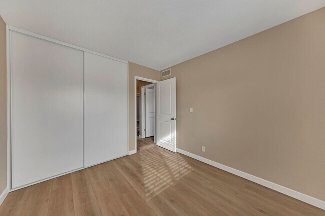 Building Photo - 3158 Laurel Ave