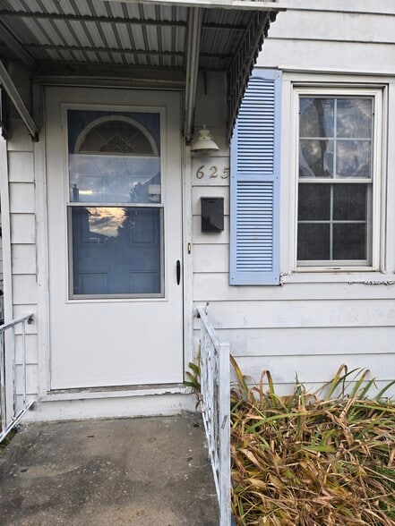 Building Photo - 625 Palm St