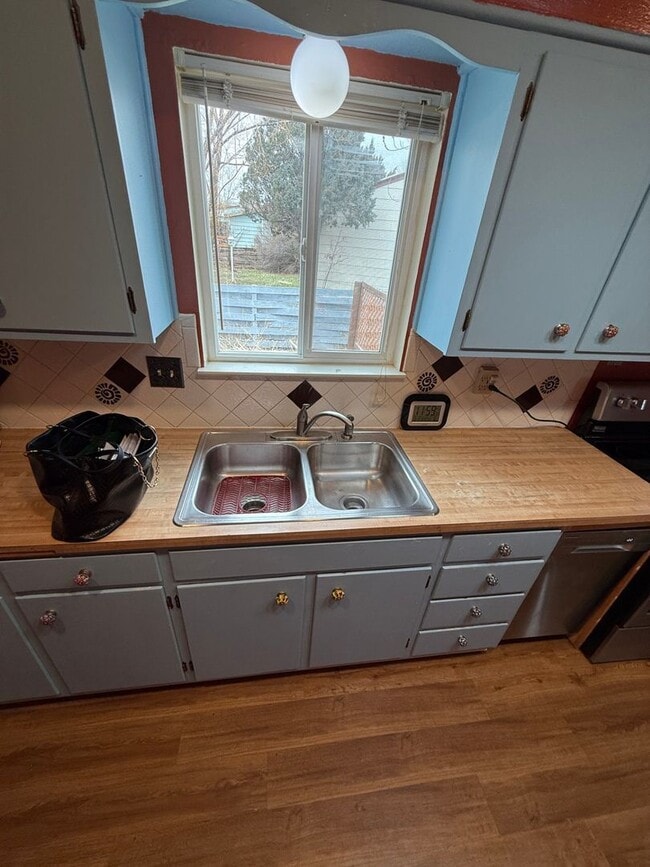 Building Photo - 4 Bedroom 2 Bathroom Home on Large Corner Lot with 2 Car Attached Garage In Great Neighborhood In...