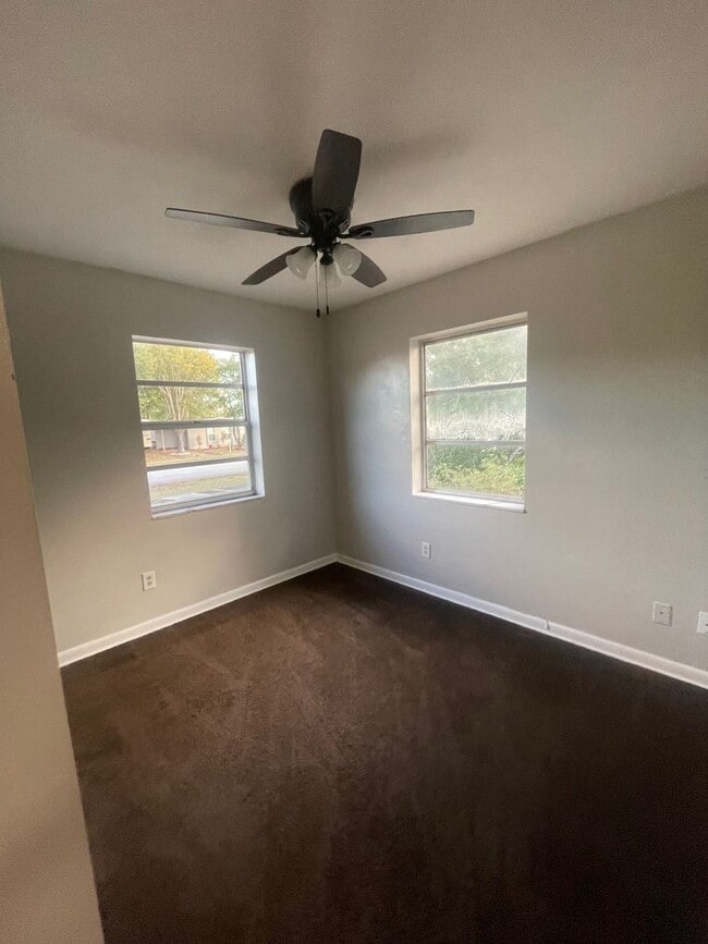 Building Photo - 2 Bed 1 Bath Home | Pet Friendly | Washer Dryer Hook Ups | Section 8 Welcome